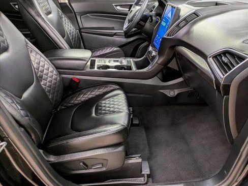 Used 2024 Ford Edge Titanium image 19