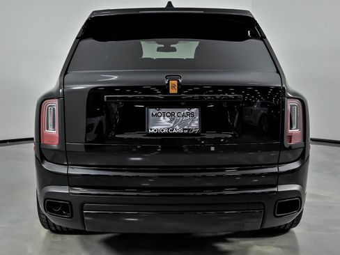 Used 2022 Rolls-Royce Cullinan w/ Dark Exterior Package image 11