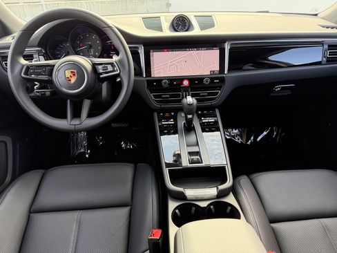 Used 2026 Porsche Macan AWD/4WD image 22