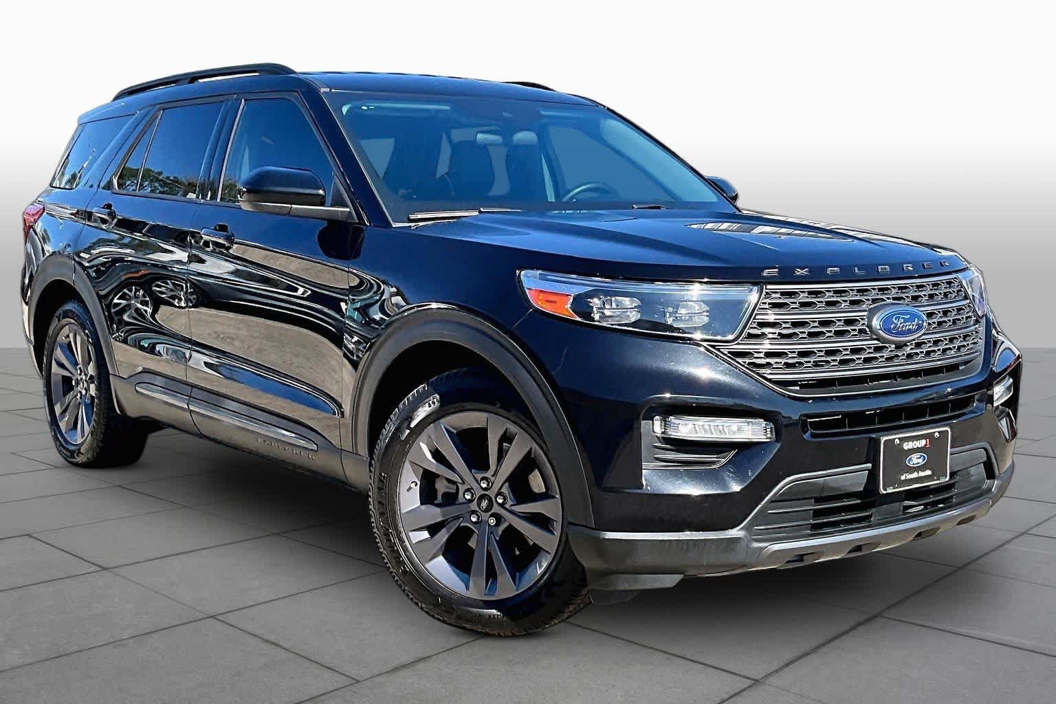 Used 2023 Ford Explorer XLT w/ Equipment Group 202A RWD image 3