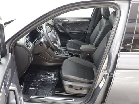 Certified 2023 Volkswagen Tiguan SE R-Line AWD/4WD image 6