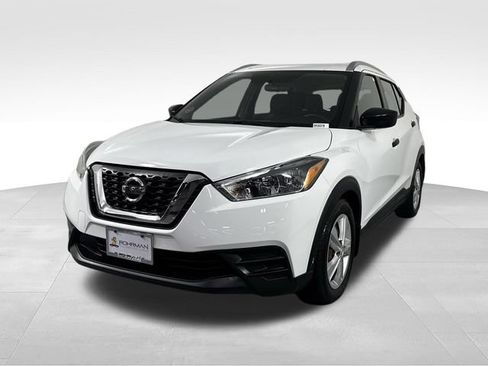 Used 2019 Nissan Kicks S FWD image 1