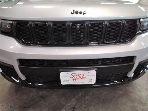 Used 2023 Jeep Grand Cherokee L Limited w/ Luxury Tech Group II image 15