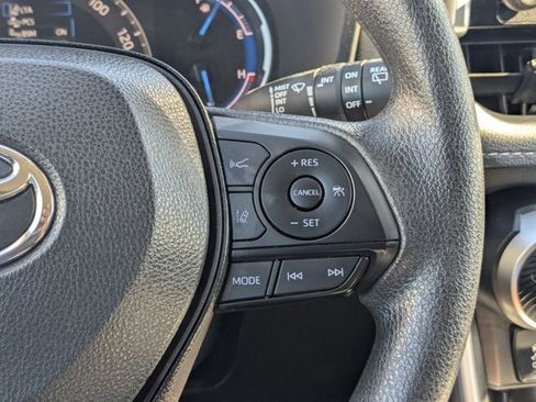 Used 2025 Toyota RAV4 XLE image 16