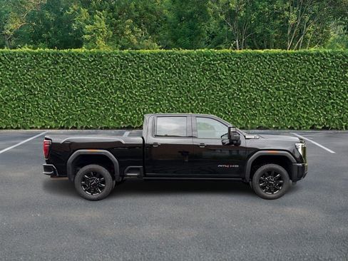 Used 2024 GMC Sierra 2500 AT4 w/ AT4 Premium Plus Package AWD/4WD image 2