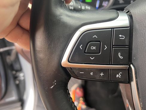 Used 2021 Toyota Highlander XLE image 35