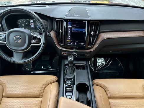 Used 2021 Volvo XC60 T5 Inscription w/ Advanced Package image 3