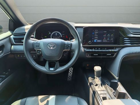 Used 2025 Toyota Camry SE w/ Convenience Package image 26