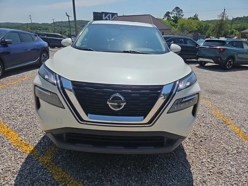 Used 2021 Nissan Rogue SV FWD image 2