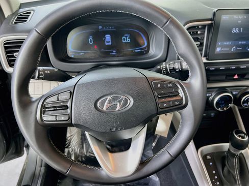 Used 2023 Hyundai Venue SEL FWD image 11