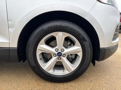 Used 2019 Ford Edge SE FWD image 9