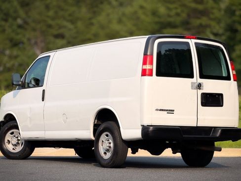 Used 2014 Chevrolet Express 2500 RWD image 9