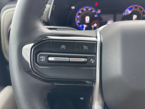 Used 2024 Chevrolet Colorado ZR2 w/ ZR2 Convenience Package III AWD/4WD image 25