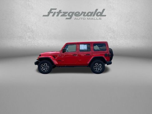 Used 2025 Jeep Wrangler Unlimited Sahara AWD/4WD image 4