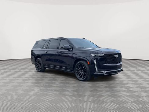 Used 2024 Cadillac Escalade ESV Sport Platinum w/ LPO, ONYX Package AWD/4WD image 2