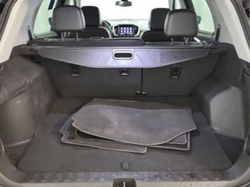 Used 2024 GMC Terrain SLT w/ Infotainment Package II image 8