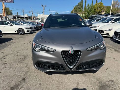 Used 2018 Alfa Romeo Stelvio Ti Sport AWD/4WD image 2