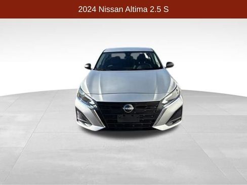 Used 2024 Nissan Altima 2.5 S image 2