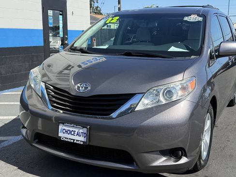 Used 2012 Toyota Sienna LE w/ Towing Pkg FWD image 15