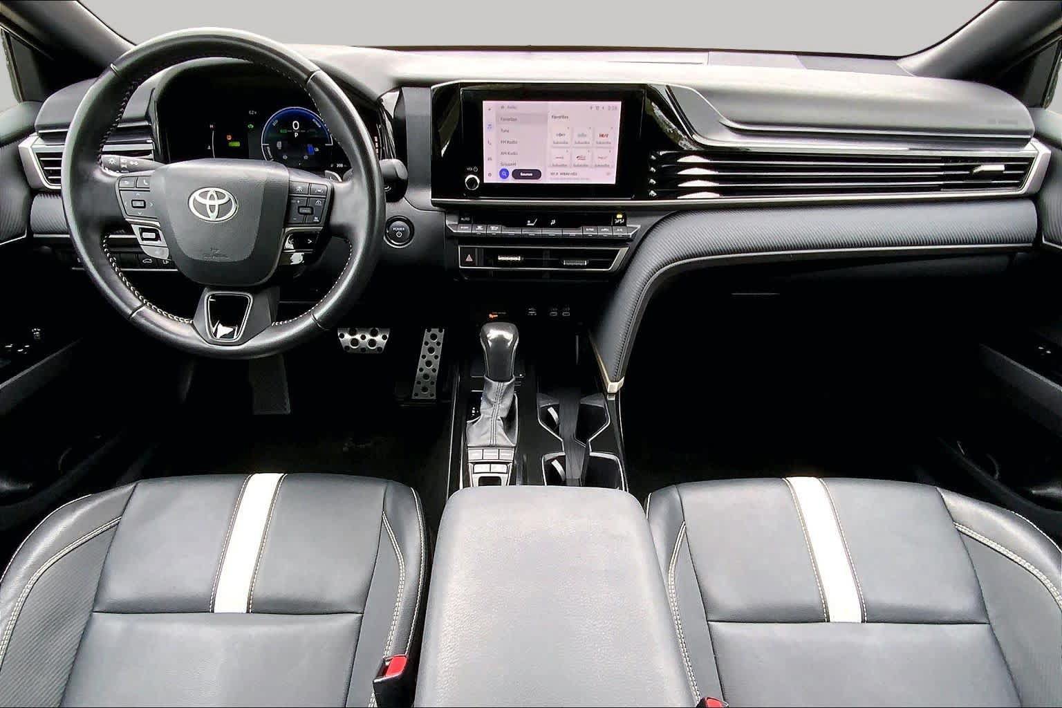 Used 2025 Toyota Camry SE FWD image 14