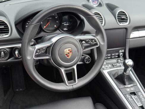 Used 2024 Porsche 718 Boxster image 15
