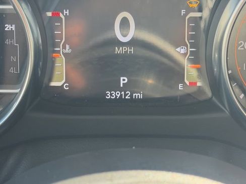 Used 2023 Jeep Wrangler Unlimited Sahara w/ Cold Weather Group AWD/4WD image 11