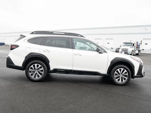 Used 2023 Subaru Outback Premium AWD/4WD image 7