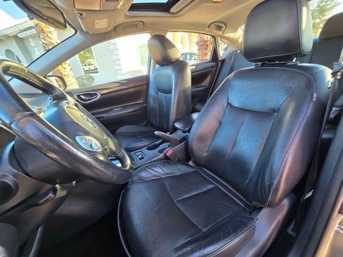 Used 2019 Nissan Sentra SR w/ Premium Package (SR) image 10