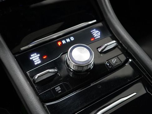 Used 2021 Jeep Grand Cherokee L Overland w/ Luxury Tech Group IV AWD/4WD image 19