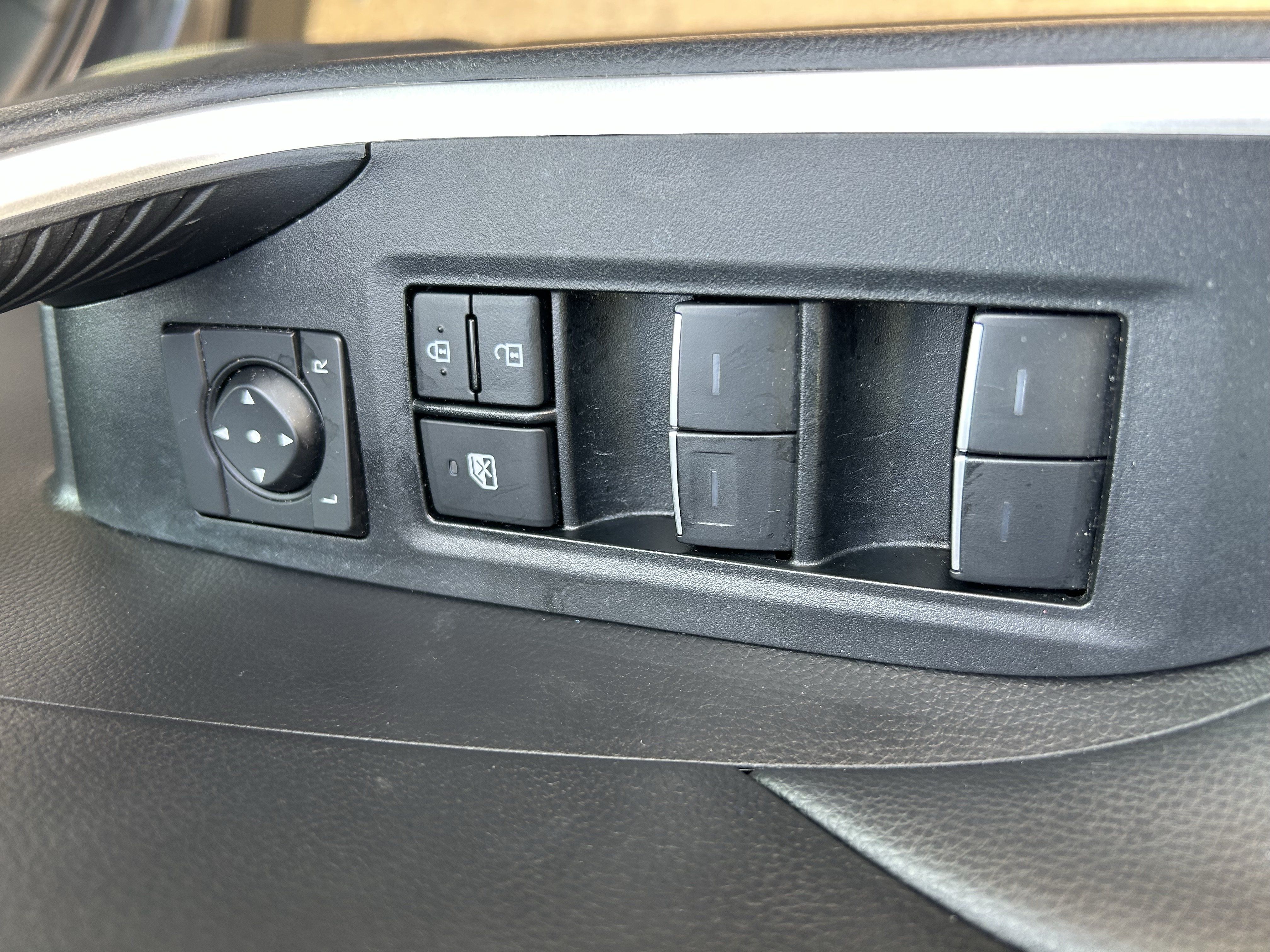 Used 2025 Toyota RAV4 XLE FWD image 16