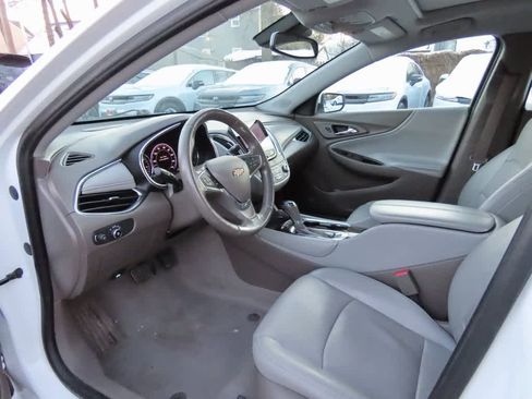 Used 2019 Chevrolet Malibu Premier w/ Sun and Wheel Package image 2