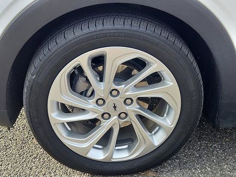 Certified 2023 Chevrolet Bolt EUV LT w/ Driver Confidence Package image 9