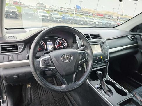 Used 2015 Toyota Camry SE FWD image 7