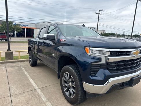 Used 2022 Chevrolet Silverado 1500 LT AWD/4WD image 3