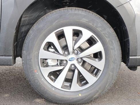 Used 2025 Subaru Outback Premium w/ Popular Package #1A image 10