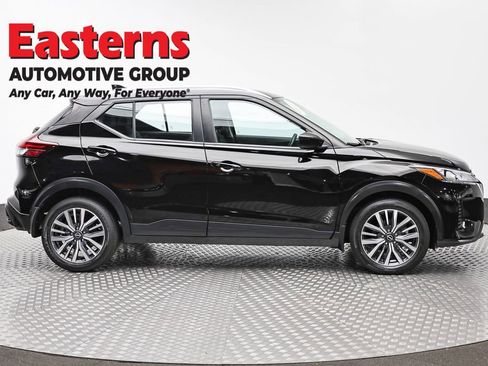 Used 2023 Nissan Kicks SV FWD image 4