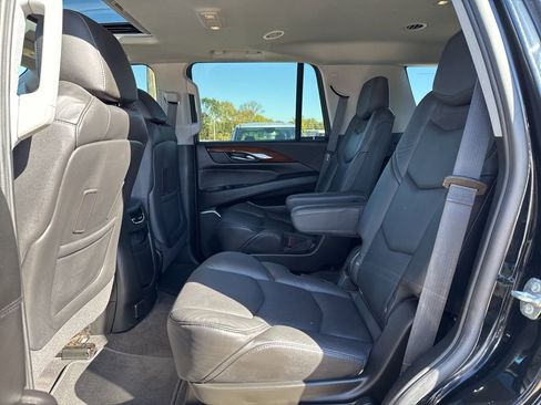 Used 2020 Cadillac Escalade Luxury image 11