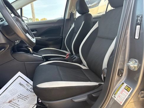 Used 2021 Nissan Versa SV FWD image 7