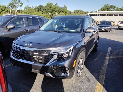 Used 2024 Kia Seltos S AWD/4WD image 7