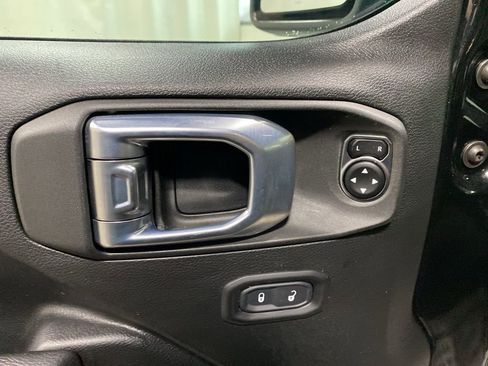 Used 2023 Jeep Wrangler Unlimited Rubicon w/ LED Lighting Group image 17