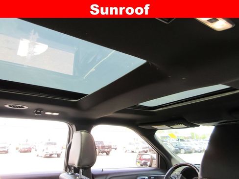Used 2018 Ford Explorer Platinum AWD/4WD image 17