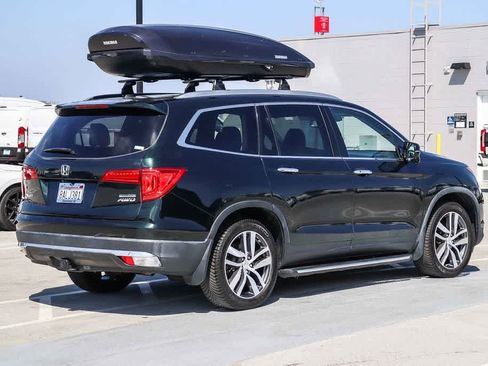 Used 2017 Honda Pilot Touring image 4