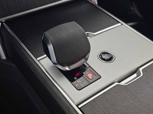 New 2025 Land Rover Range Rover SE image 29