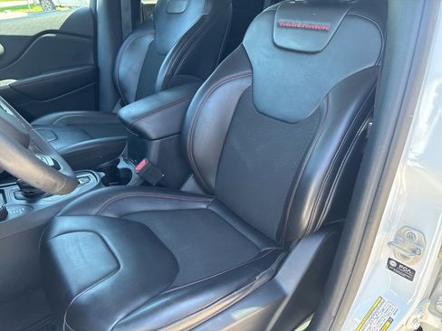 Used 2022 Jeep Cherokee Trailhawk w/ Comfort/Convenience Group AWD/4WD image 56