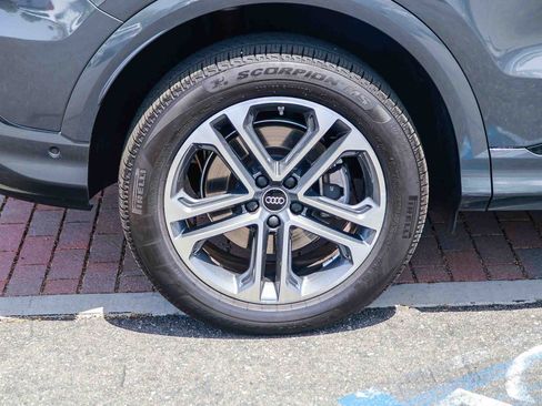 Certified 2025 Audi Q5 Premium Plus w/ Premium Plus AWD/4WD image 9
