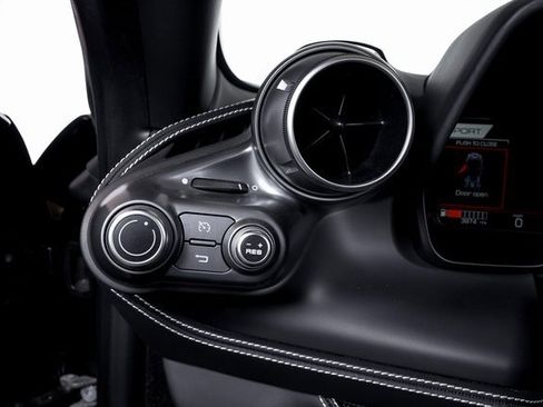 Certified 2021 Ferrari F8 Tributo image 40