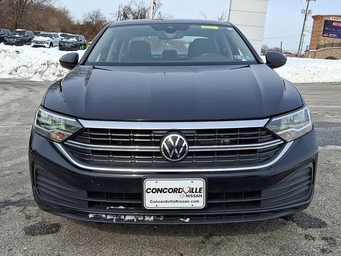 Used 2024 Volkswagen Jetta SE image 2