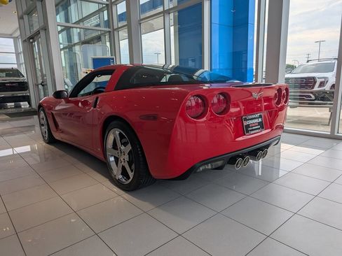Used 2007 Chevrolet Corvette Coupe w/ Preferred Equipment Group RWD image 5