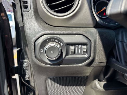 Used 2022 Jeep Wrangler Unlimited Sport AWD/4WD image 28