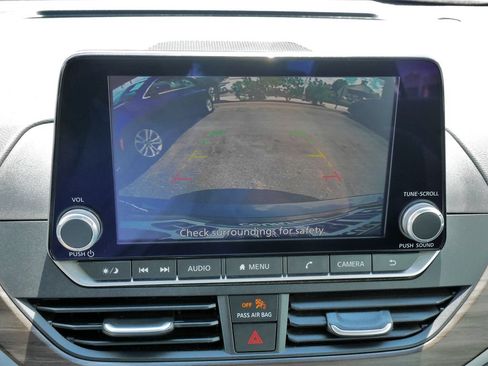 Used 2025 Nissan Altima 2.5 SV FWD image 33